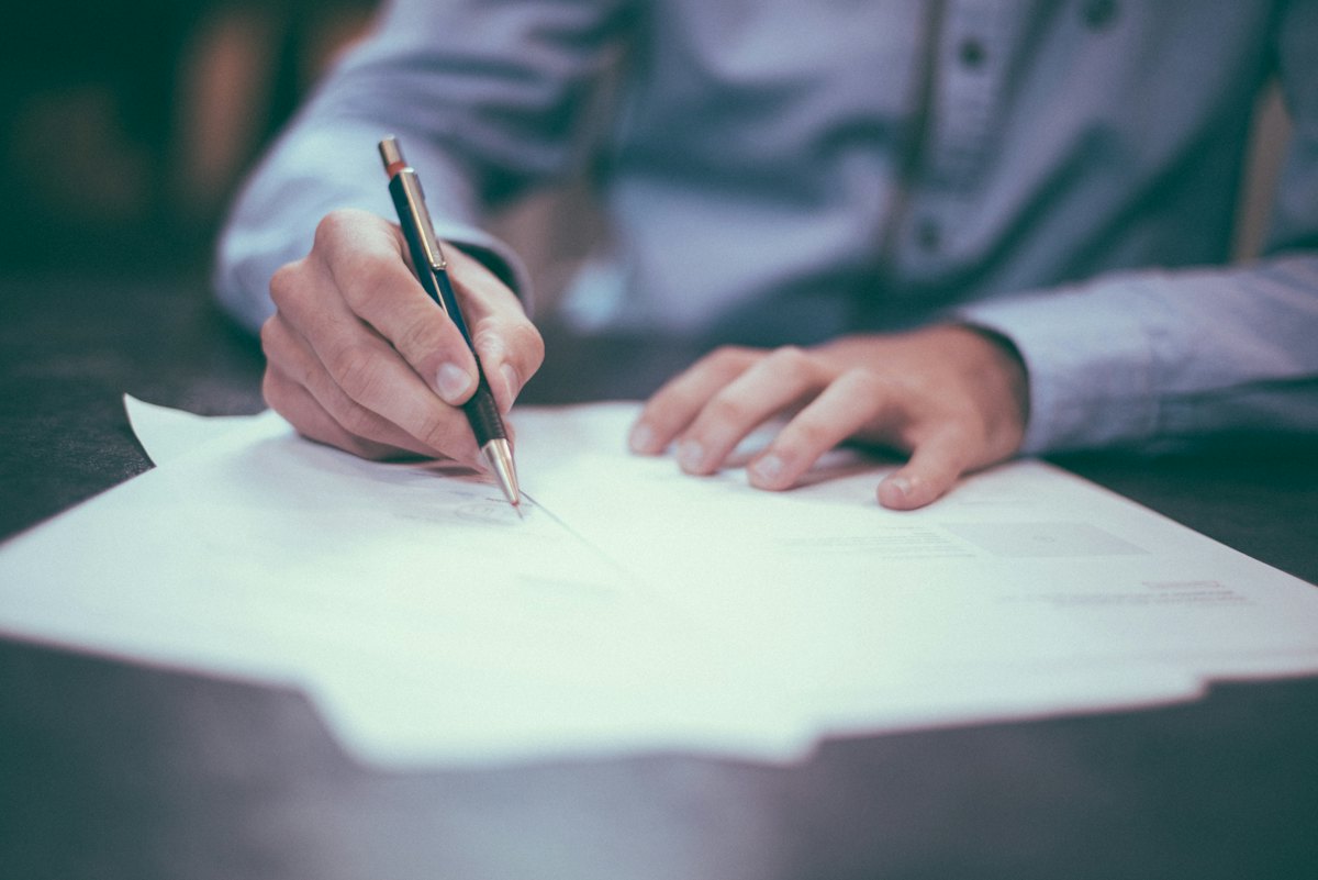 Signature de documents pour la création d'une société